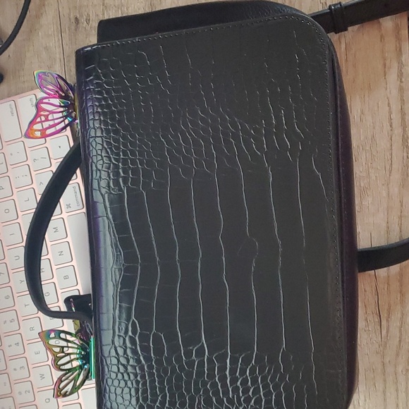 Betsey Johnson Beautiful Oil Spill Butterfly Black Purse (Like NEW) - Picture 6 of 9